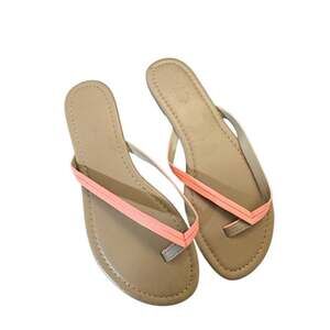 Charlotte Russe Pink Flat Thong Beach Casual Sandals Women’s 8